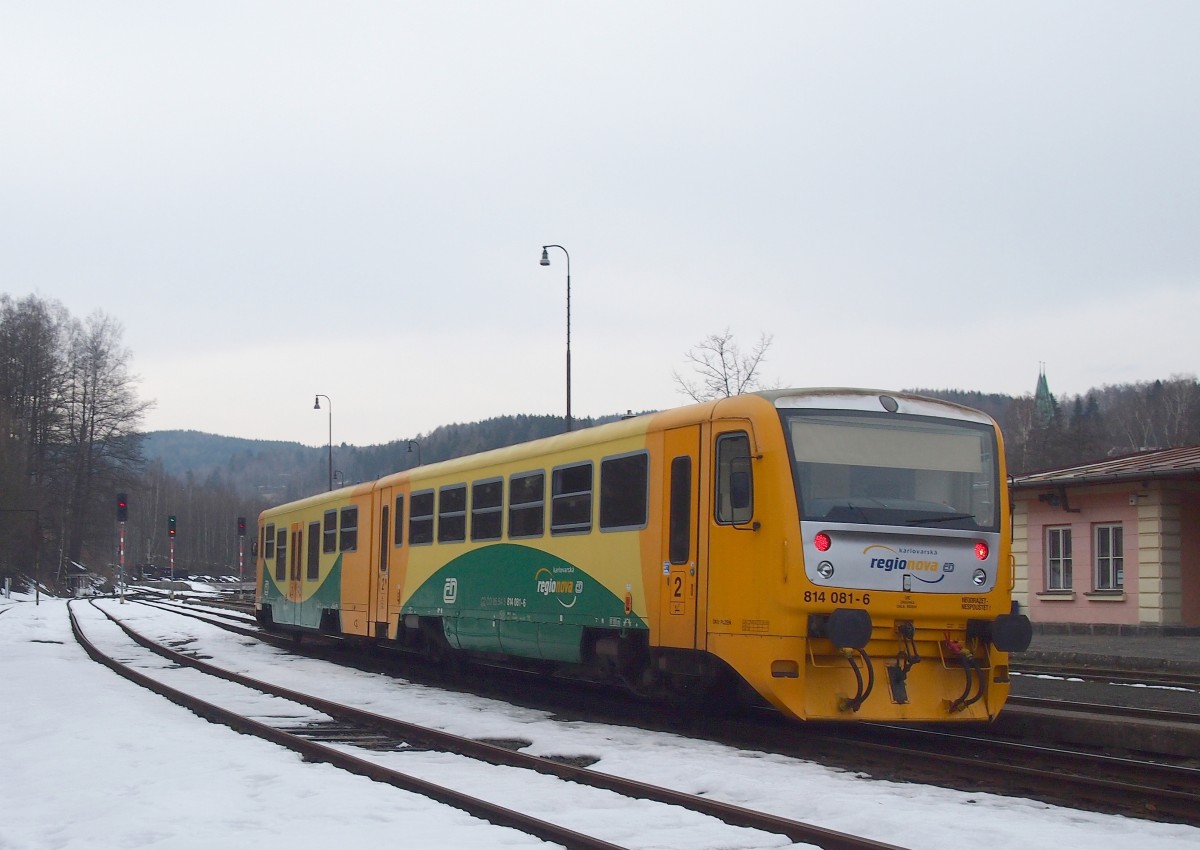 CD 814 081-6 nach Karlovy Vary HBf. am 10.3.2015 in Nejdek Hbf.