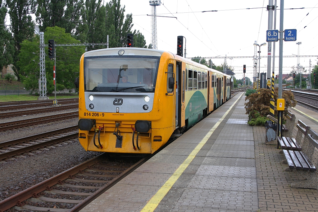 CD 814 206-9 am 03.August 2019 nach der Ankunft als Os 2714 von Veseli nad Moravou im Bahnhof Hodonin.