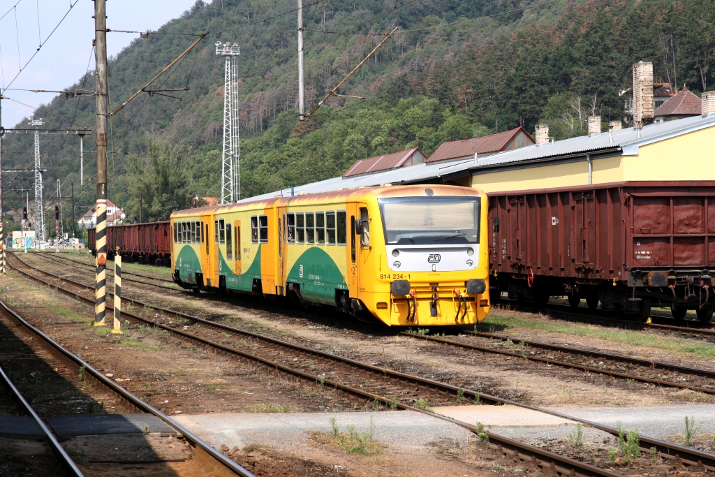 CD 814 234-1 wartet am 24.August 2019 im Bahnhof Tisnov auf seinen nächsten Einsatz.