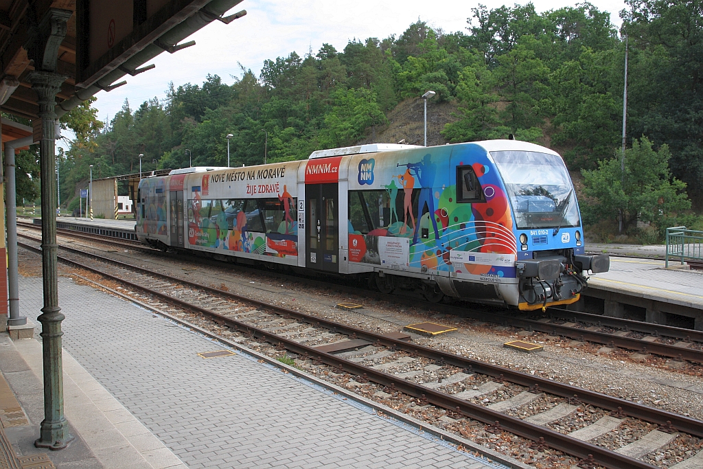 CD 841 010-2 als Os 28309 (Kostelec u Jihlavy - Slavonice) am 29.Juli 2018 im Bahnhof Dacice.