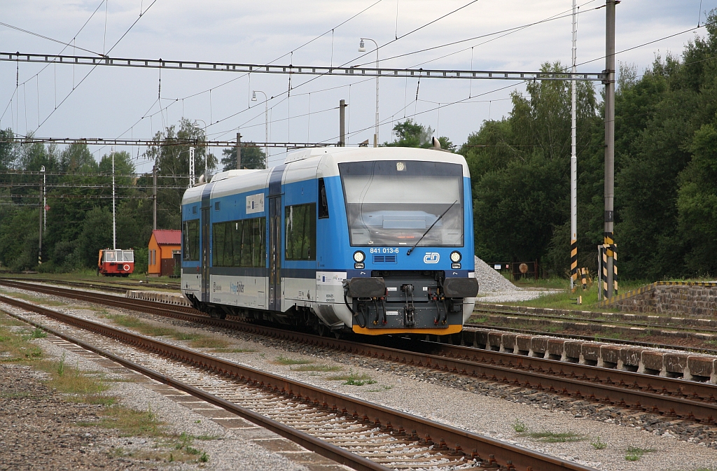 CD 841 013-6 fährt am 10.August 2019 als Os 8352 (Pocatky-Zirovnice - Jihlava) in den Bahnhof Kostelec u Jihlavy ein.




