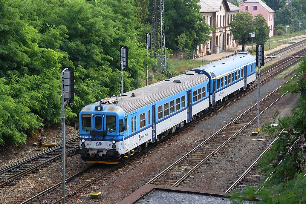 CD 842 005-1 fährt am 03.August 2019 als Os 4444 (Brno hl.n. - Ivancice) aus dem Bahnhof Strelice.