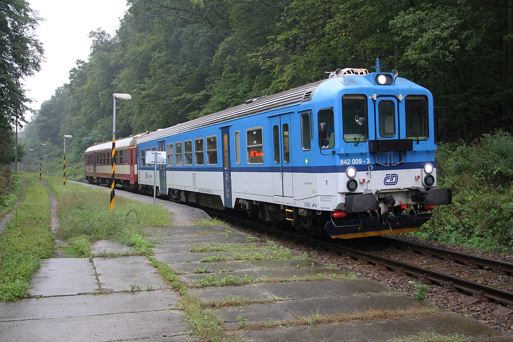CD 842 009-3 am 07.September 2019 als erstes Fahrzeug des Os 4449 (Ivancice - Brno hl.n.) in der Haltestelle Radostice.