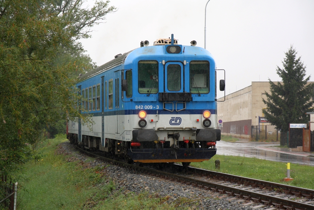 CD 842 009-3 fährt am 07.September 2019 als letztes Fahrzeug des Os 4446 (Brno hl.n. - Ivancice) aus der Haltestelle Ivancice mesto.