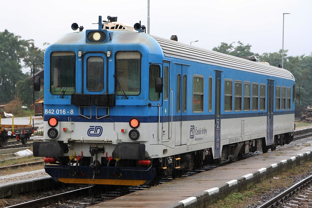 CD 842 016-8 am 07.September 2019 als Os 14418 nach Ivancice im Bahnhof Moravske Branice.