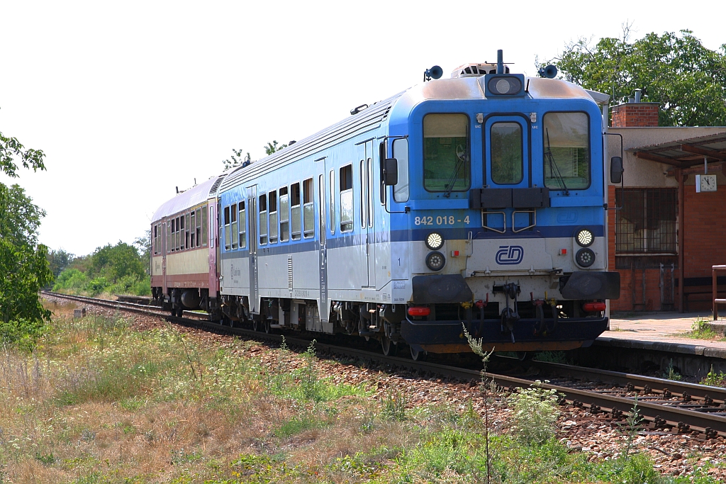 CD 842 018-4 wendet am 18.August 2018 in der Haltestelle Bohutice vom Os 4406 aus Brno hl.n. auf den Os 4409 nach Brno hl.n..