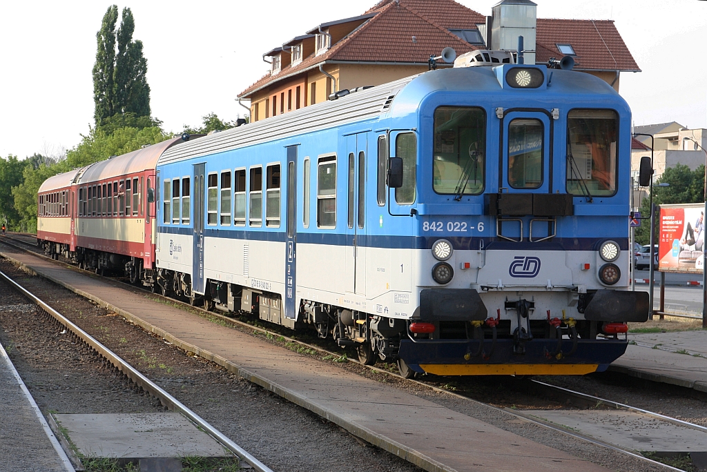 CD 842 022-6 am 20.Juli 2019 im Bahnhof Uherske Hradiste.