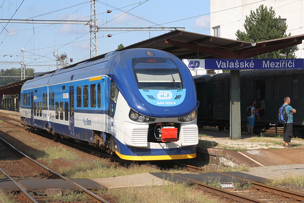 CD 844 003-4 als Os 3914 (Roznov pod Radhostem - Kojetin) am 11.August 2018 im Bahnhof Valasske Mezirici.