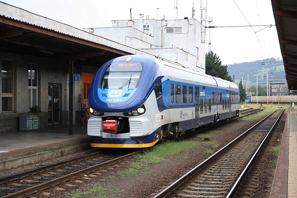 CD 844 022-4 als OS 13215 nach Roznov pod Radhostem am 10.August 2018 im Bahnhof Valasske Mezirici.