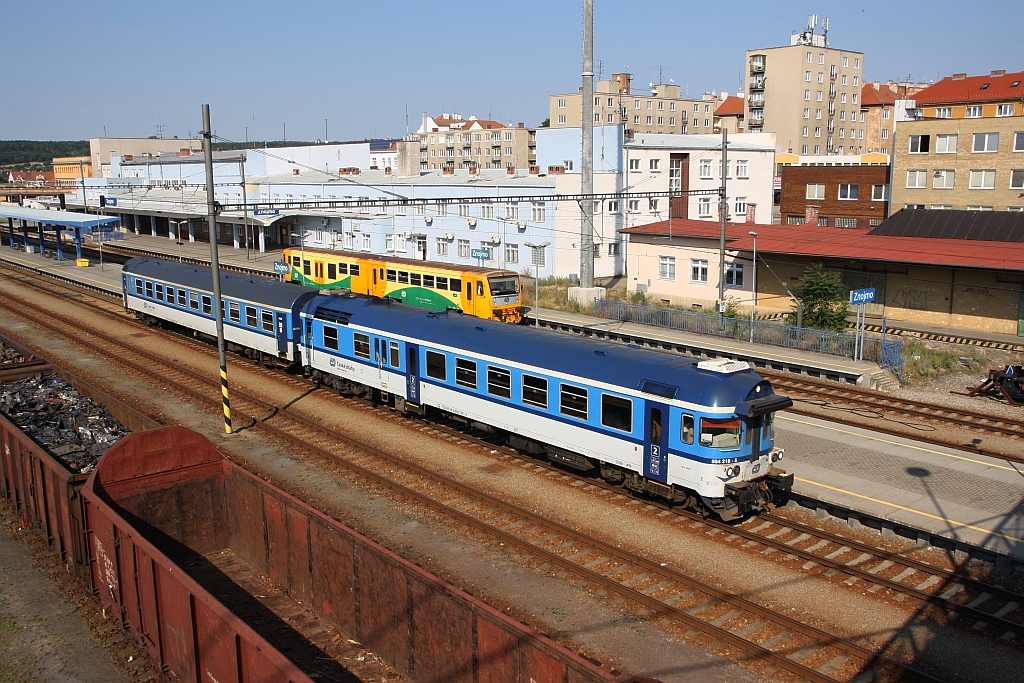 CD 854 218-5 als OS 4509 (Znojmo - Novosedly) und CD 814 068-3/914 068-2 als Os 24806 (Znojmo - Okrisky) fahren am 14.Juli 2018 gemeinsam aus den Bahnhof Znojmo.