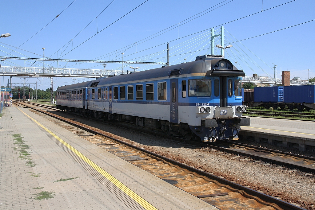 CD 854 222-7 fährt am 09.August 2019 als Os 4510 von Breclav in den Bahnhof Znojmo ein.