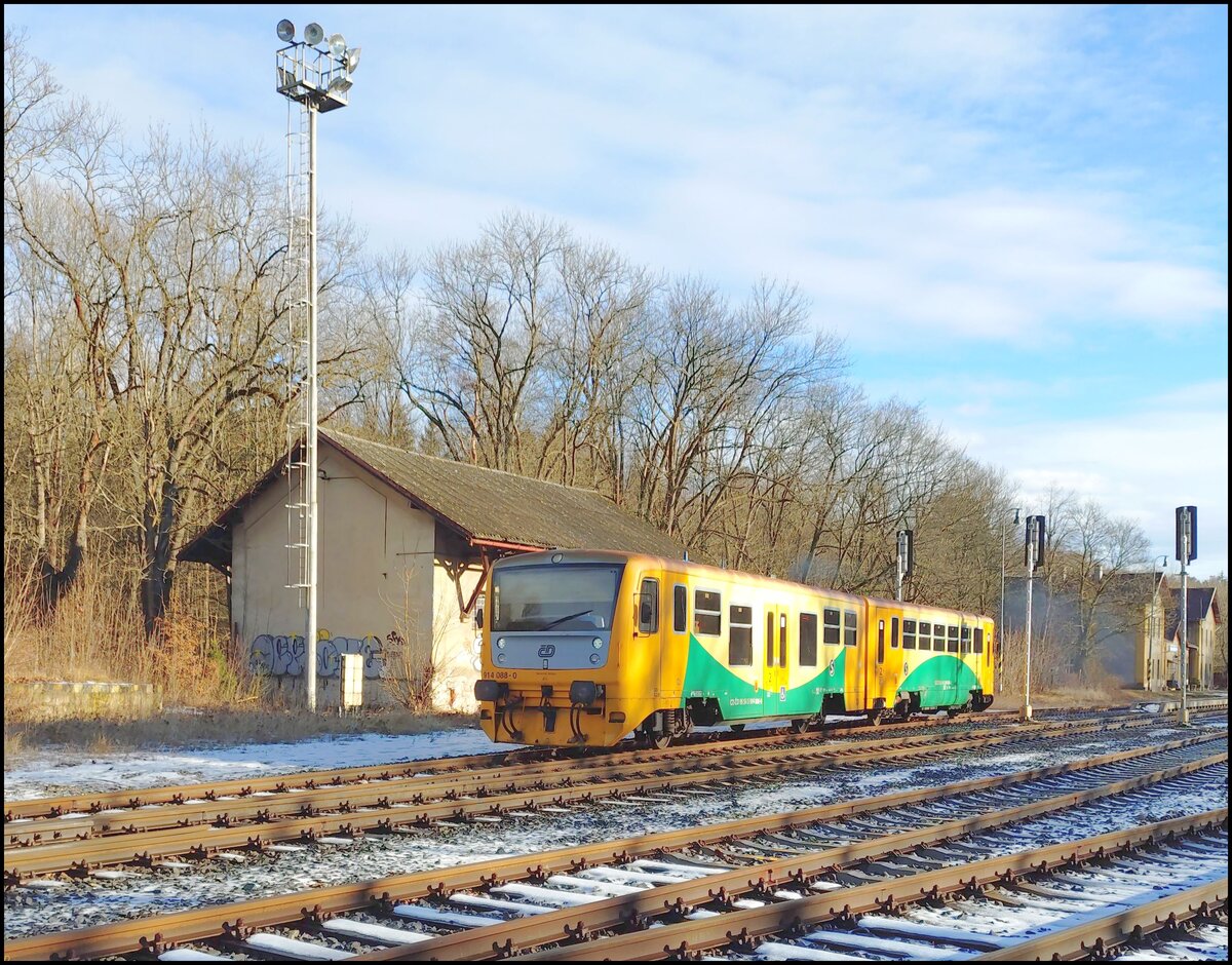 CD 914 088-0 in Bf. Kamenné Žehrovice am 9. 1. 2025.