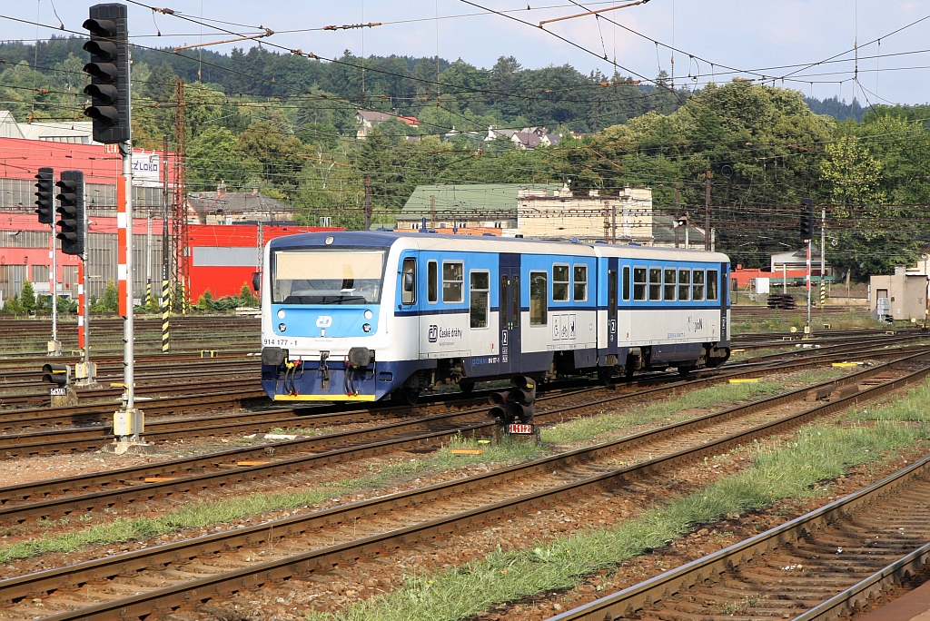 CD 914 177-1/814 177-2 fährt am 21.Juli 2018 im Bahnhof Ceska Trebova ein.