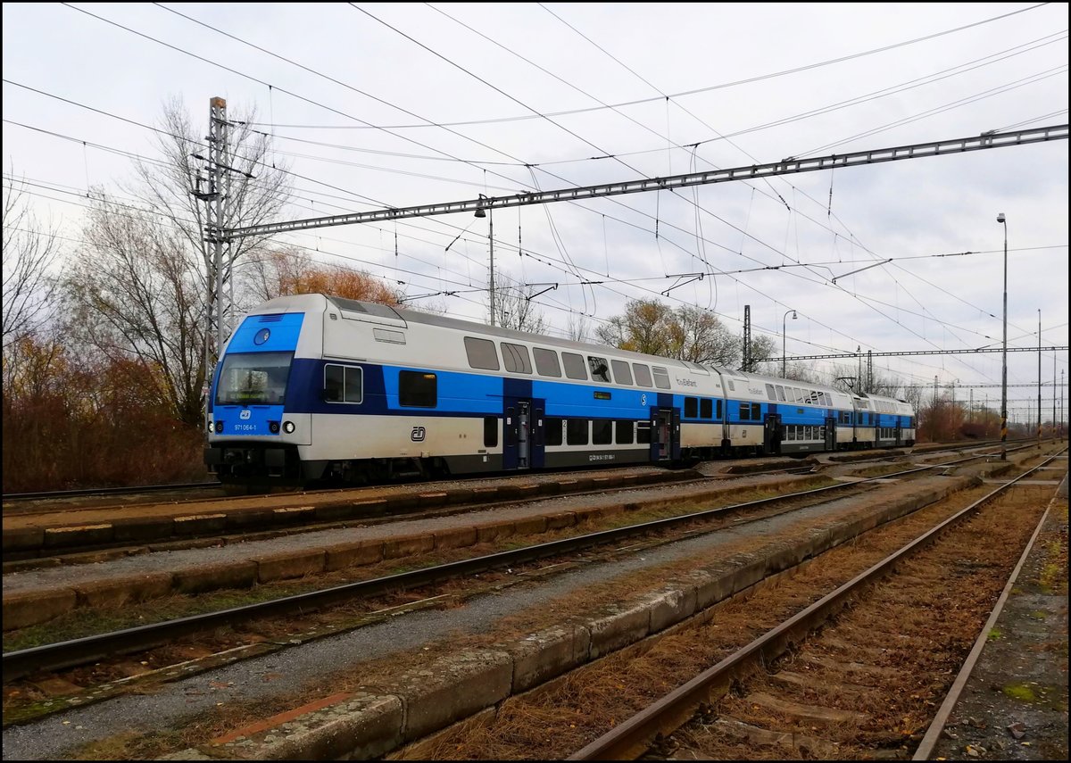 CD 971 064-1 am 15. 11. 2019 im Bf. Kostomlaty nad Labem.
