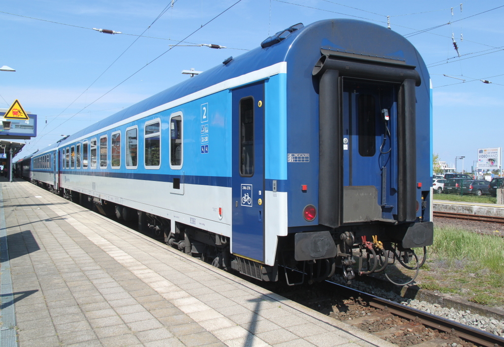 CD-Bdmpee Wagen lief am Ende des EC 179 von Warnemnde  nach Praha hl.n.  mit am 03.05.2015 gegen 13:51 Uhr stand der EuroCity in Warnemnde.