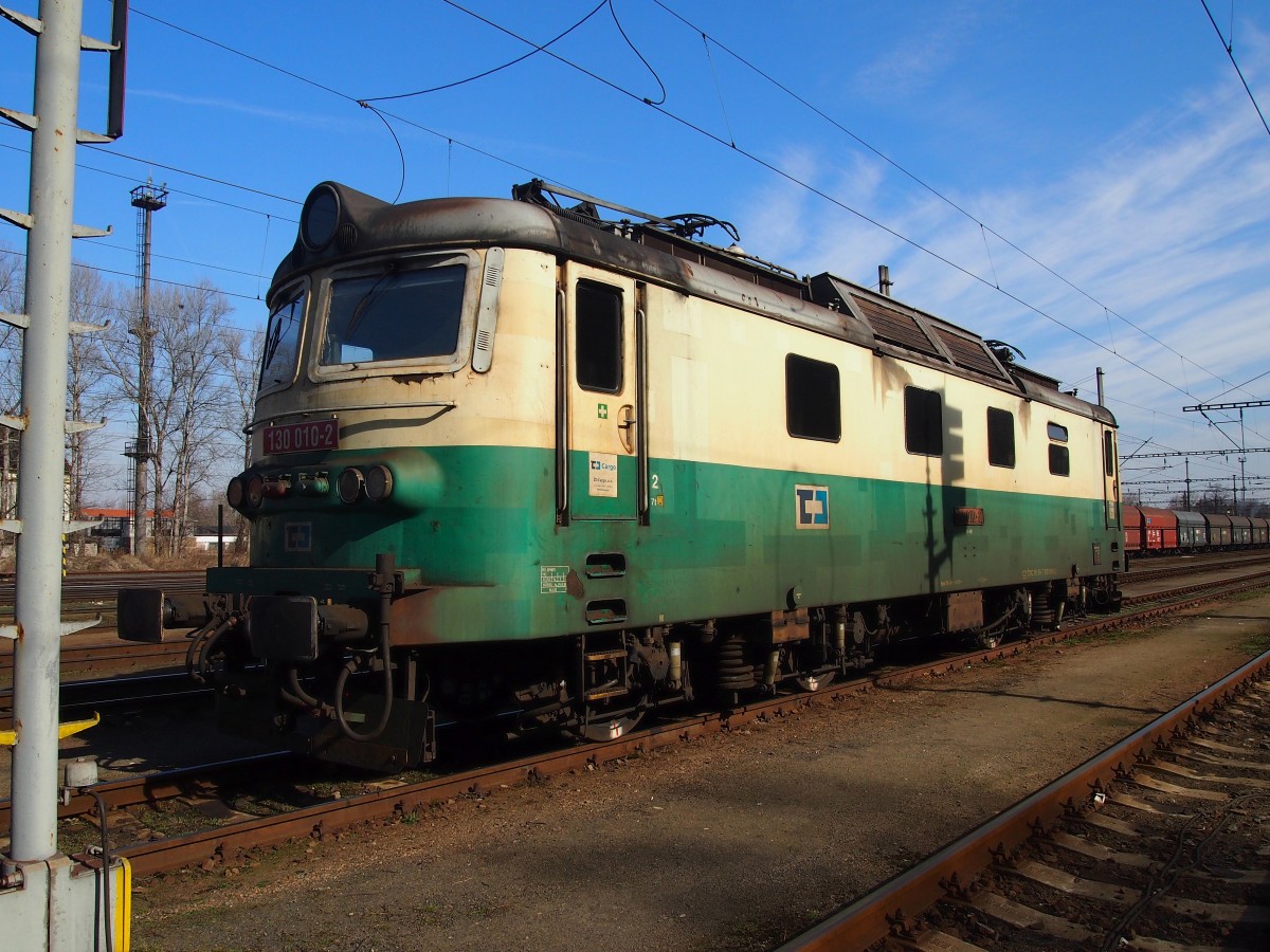 CD Cargo 130 010-2 (Baujahre 1977 Skoda Plzen) im Hbf. Kralupy nad Vltavou am 8.3. 2015