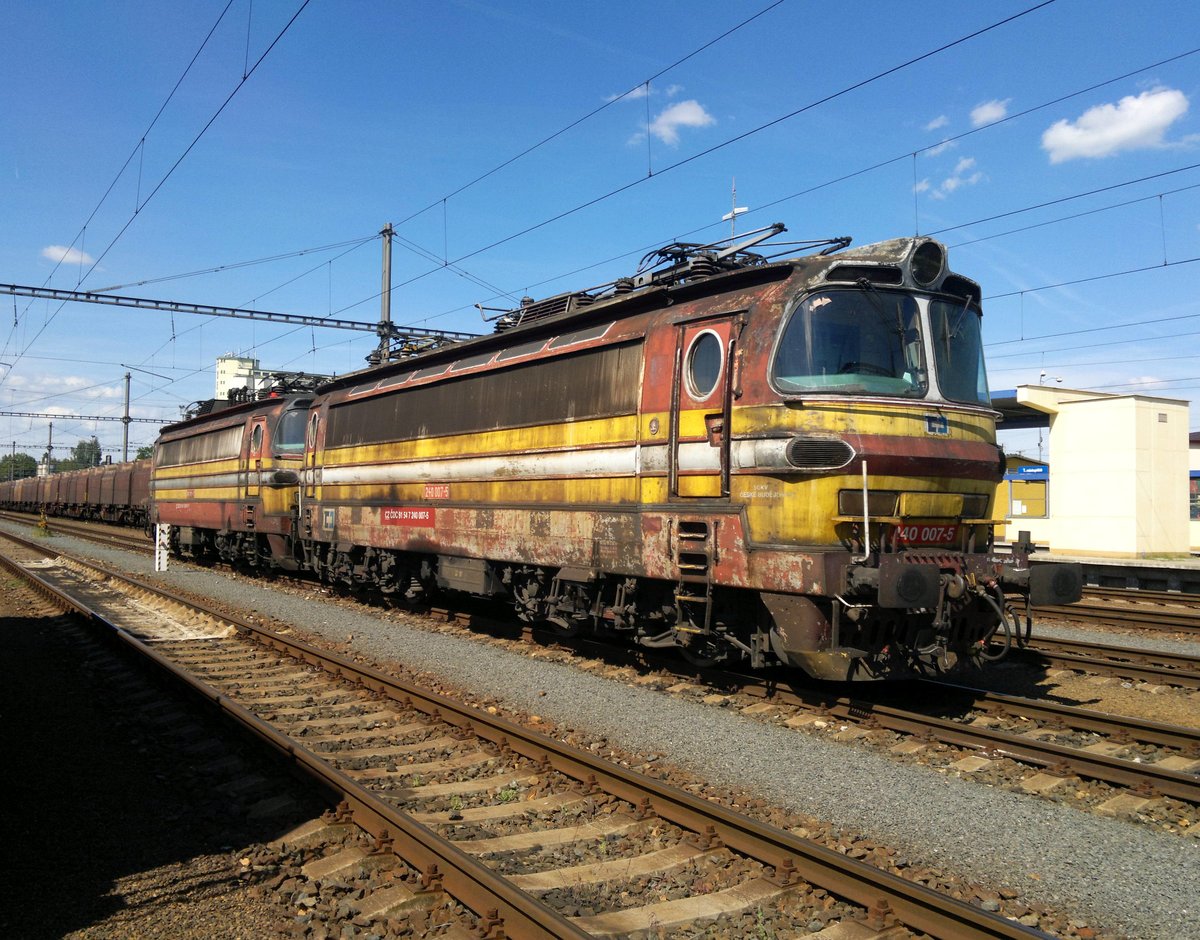 CD Cargo 240 007-5 wartet in Bf. Planá am 7.6.2016.