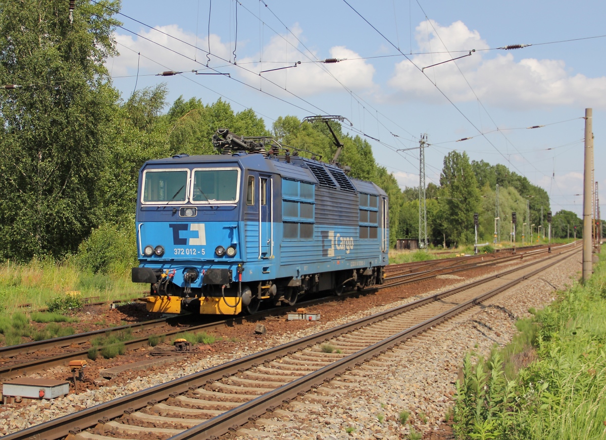 CD Cargo 372 012-5 kam am 12.07.2013 als Tfzf durch Leipzig-Thekla.