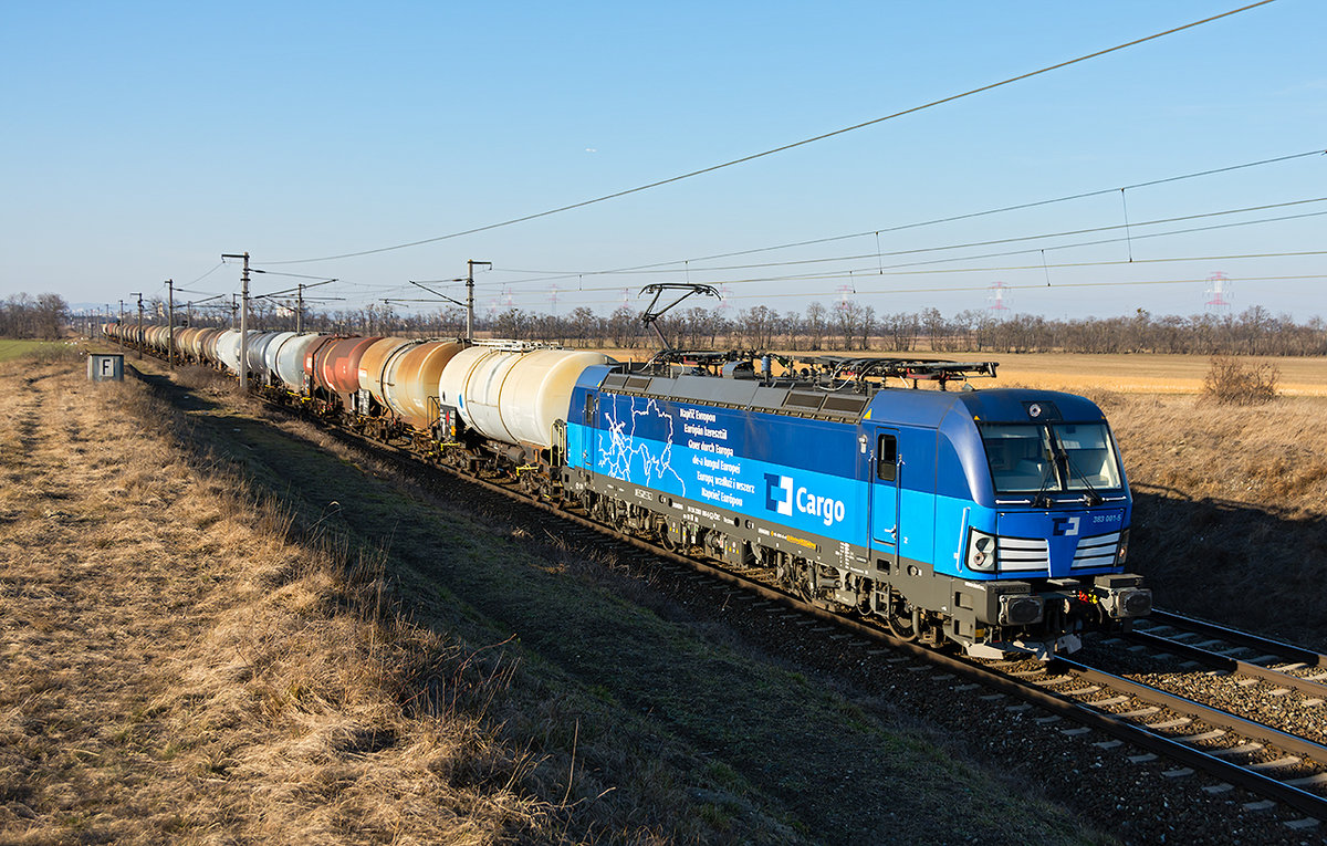 CD Cargo 383 001, war am 15.02.2019 mit dem Zug 47391 nach Hegyeshalom unterwegs. Die Aufnahme entstand zwischen Himberg und Gramatneusiedl.