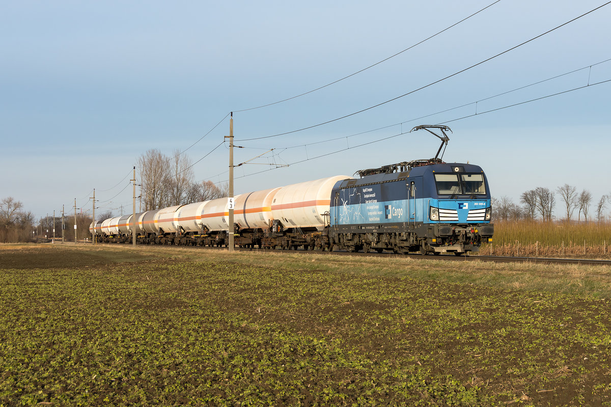 CD Cargo 383 005 mit einem Kesselzug unterwegs auf der Verbindungsstrecke Tulln - St. Pölten. Tullnerfeld am 18.02.2021.