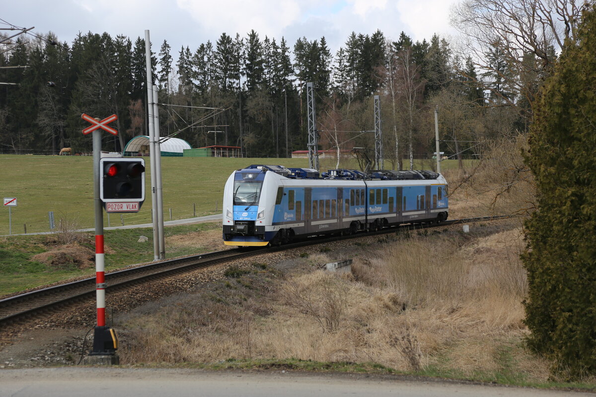 CD ET 651245-3 fährt hier aus Kaplice kommend am 1.4.2026 um 12.59 Uhr in den Bahnhof Rybnik ein.