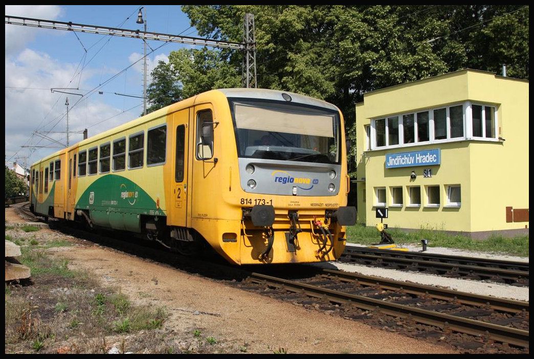 CD Regio Nova 814173 aus Veseli fährt hier am 19.6.2018 in Jindrichuv Hradec ein.