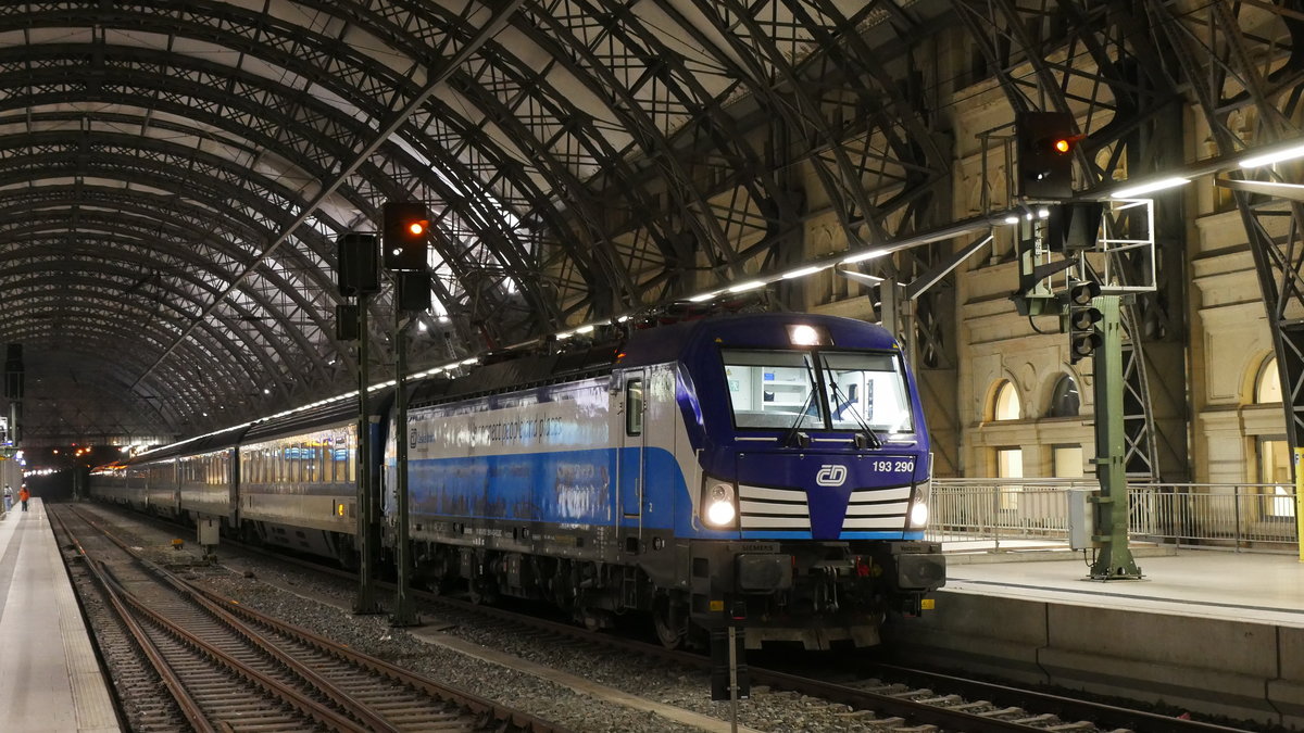 CD Vectron 193 290 mit dem EC 177 nach Praha (Prag) auf Gleis 3 im Dresdner Hbf; 16.01.2017
