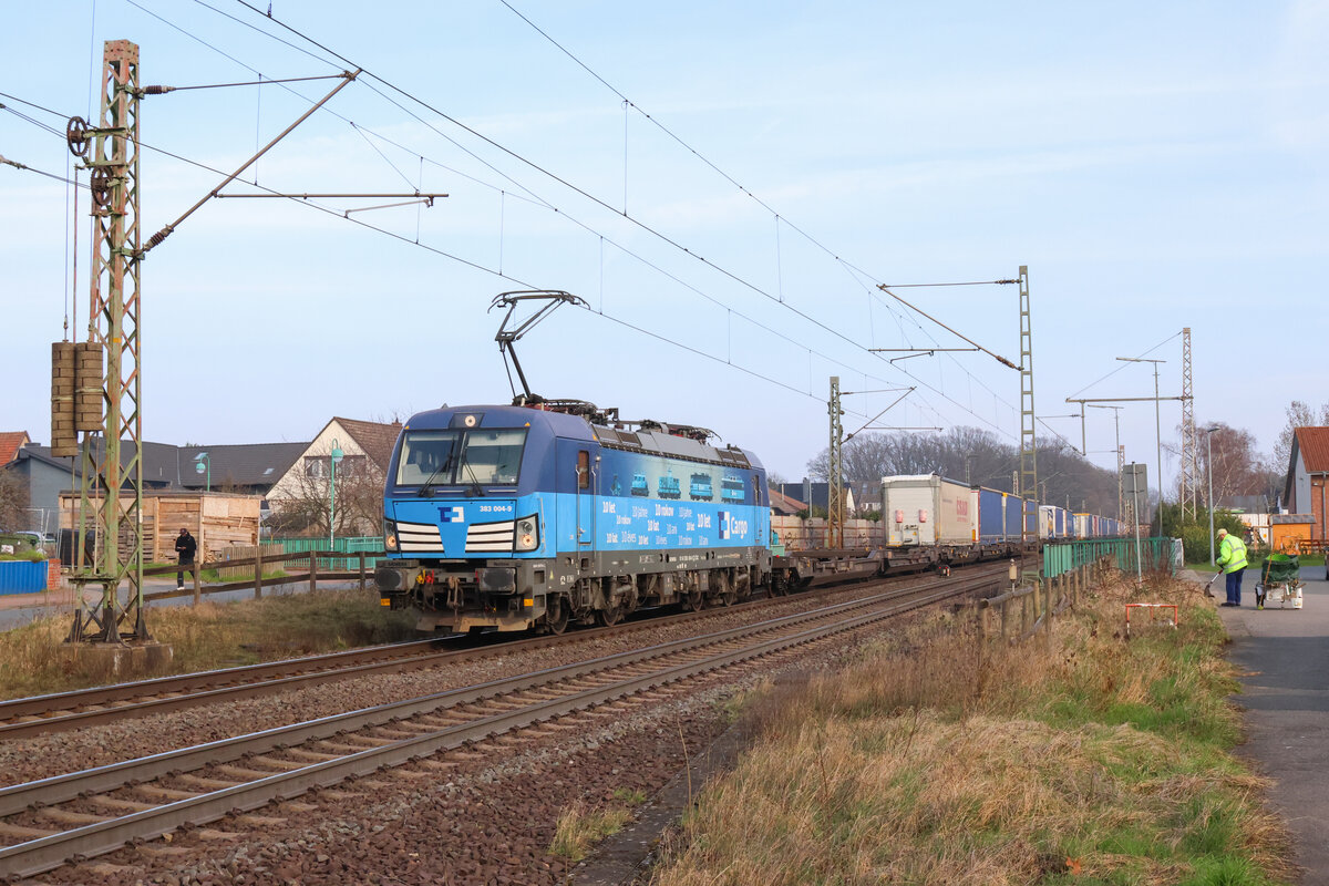 CDC 383 004 mit einem KLV von Kurort Rathen (Kr Pirna) nach Lehrte Megahub als 41326 hier bei Hämelerwald.
#CDC #383 #383004 #klv #kurortrathen #lehrtemegahub #Hämelerwald 