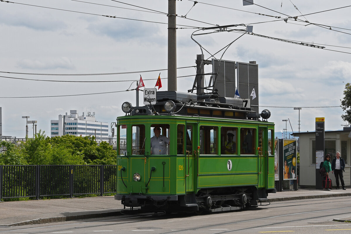 Ce 2/2 126 verlässt am 04.05.2024 auf einer Extrafahrt die Haltestelle Münchensteinerstrasse.
