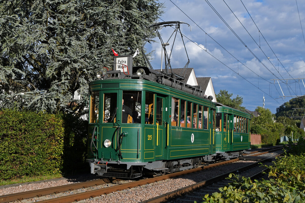 Ce 2/2 215 zusammen mit dem C2 423 fährt am 23.09.2023 auf einer Extrafahrt zur Haltestelle Zum Park.