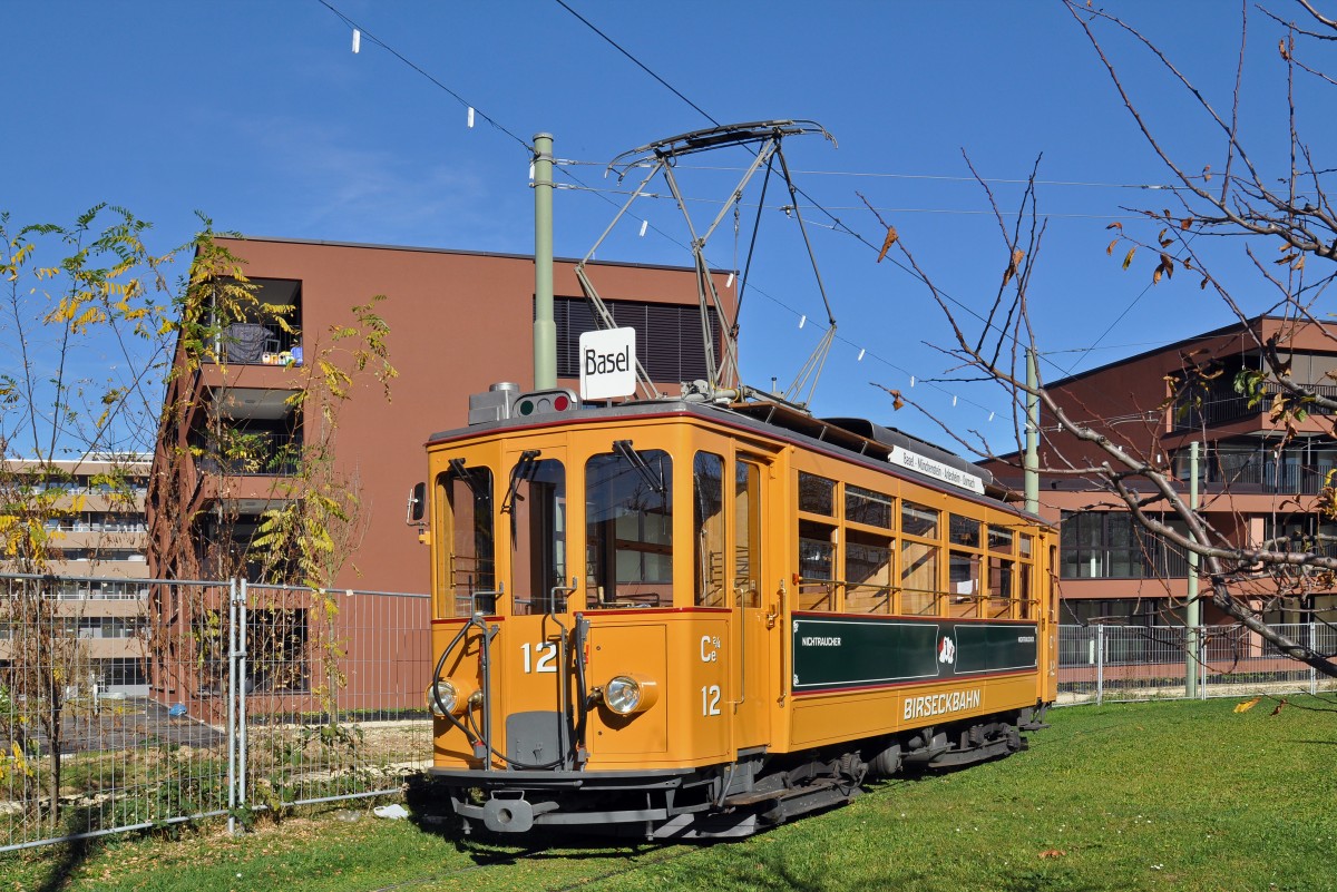 Ce 2/4 12 aus dem Jahre 1916 wendet auf einer Extrafahrt in der Schlaufe bei Pratteln. Die Aufnahme stammt vom 08.11.2015.