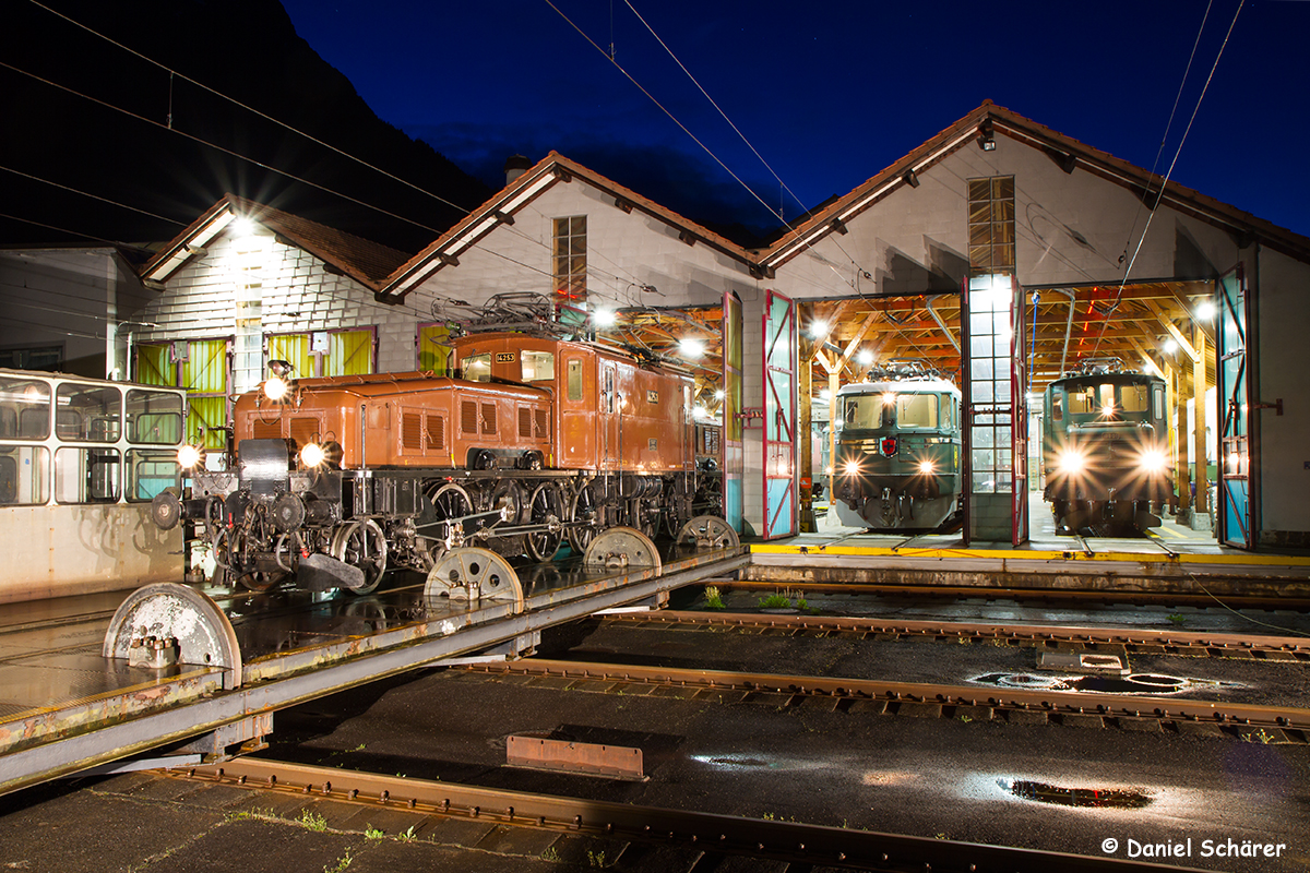 Ce 6/8 14253 am 03.05.13 auf der alten Schiebebühne in Erstfeld. Im Depot stehen zudem die Ae 6/6 11402 und Ae 8/14 11801