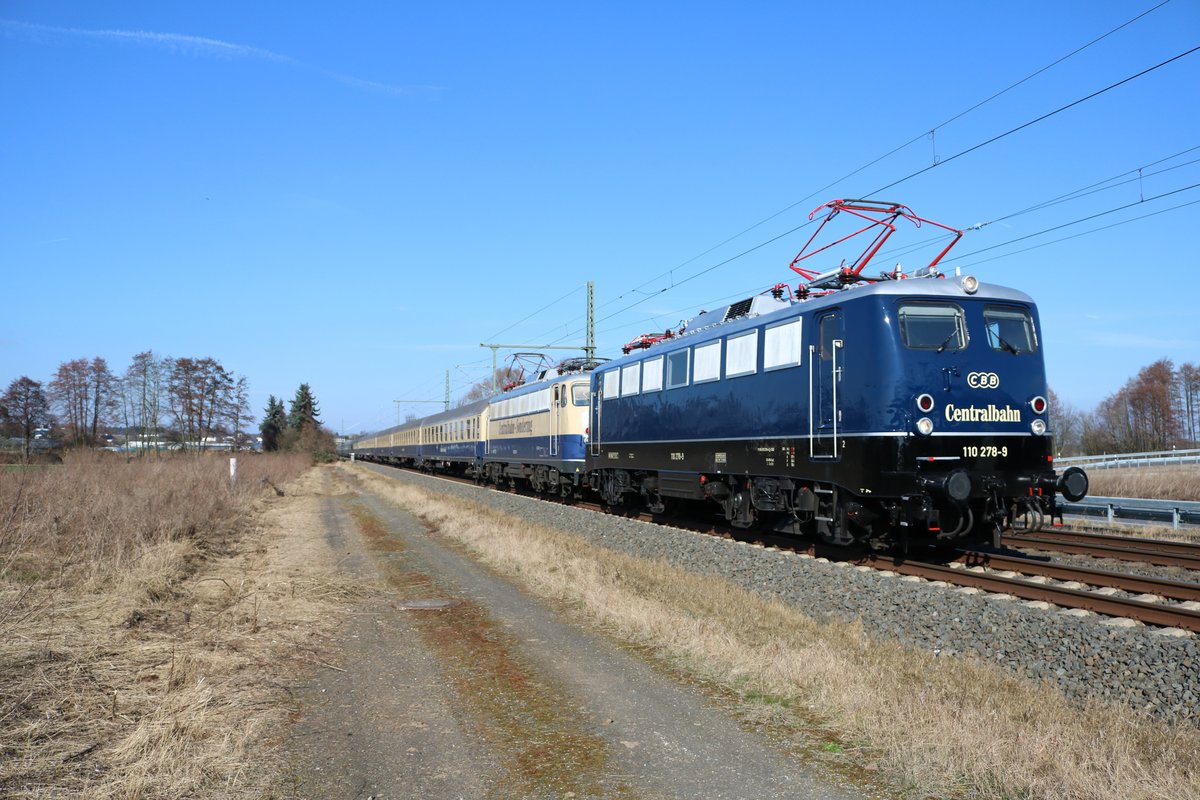 Centralbahn Krokus Exress mit 110 278-9 und 110 383-7 bei Karben (Wetterau) am 24.02.18