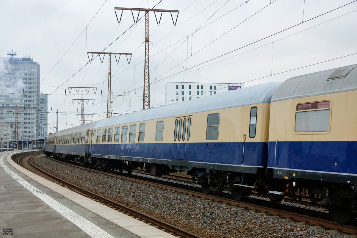 Centralbahnwagen CBB in Essen Hbf, Dezember 2022.