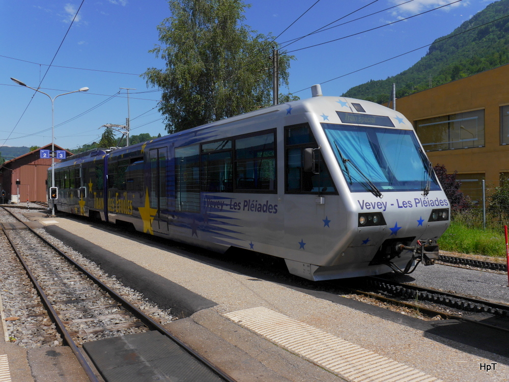 CEV / Goldenpass - Zahnradtriiebwagen Beh 2/4 71 mit Steuerwagen Bt 224 in Blonay am 06.07.2014