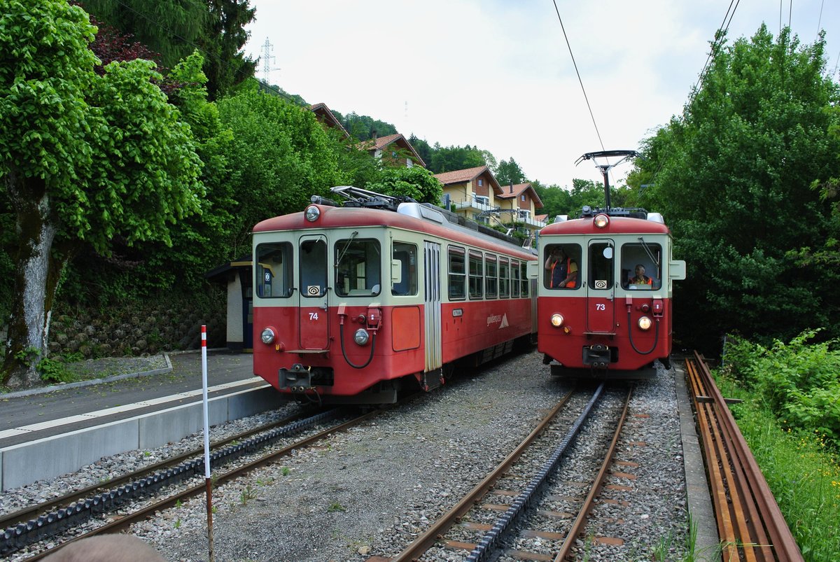 CEV Fotofahrt mit dem BDeh 2/4 Nr. 73: In Les Chevalleyres kreuzte unser Fotozug dem planm�ssigen Regio mit dem BDeh 2/4 Nr. 74 und dem Bt 222, 16.05.2015.