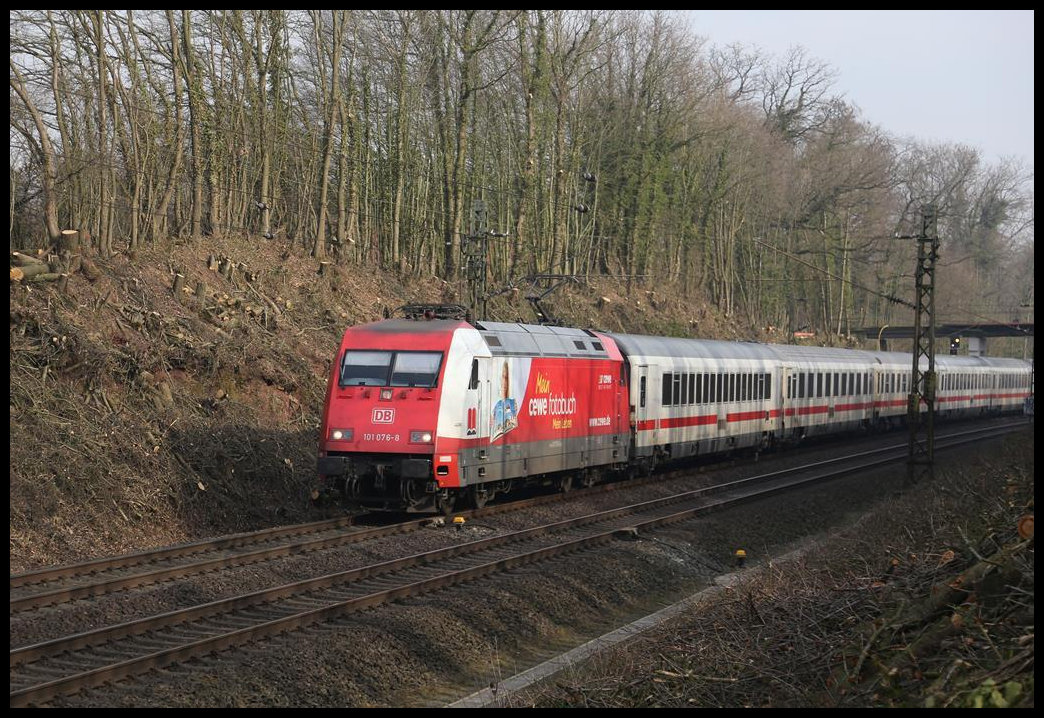 CEWE Fotobuch Werbelok war am 28.02.2019 um 10.41 Uhr mit einem Intercity auf der Rollbahn bei Hasbergen in Richtung Münster unterwegs.