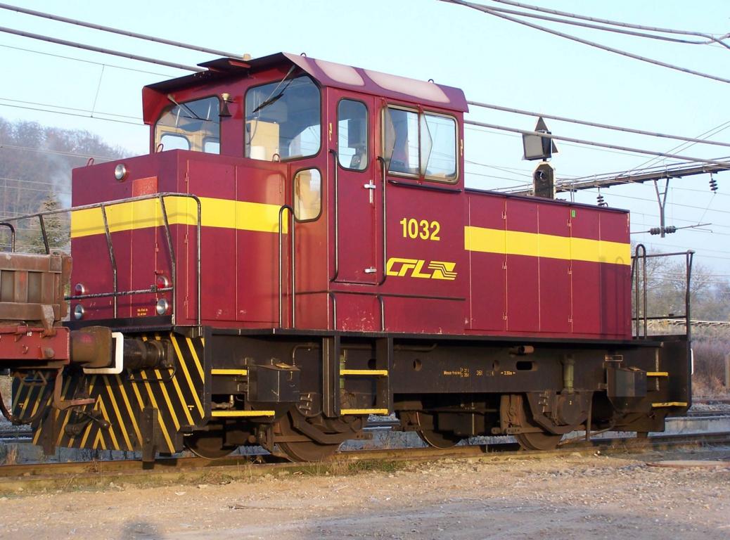 CFL 1032 auf einem Nebengleis des Bahnhofs von Oetrange am 20.11.2005