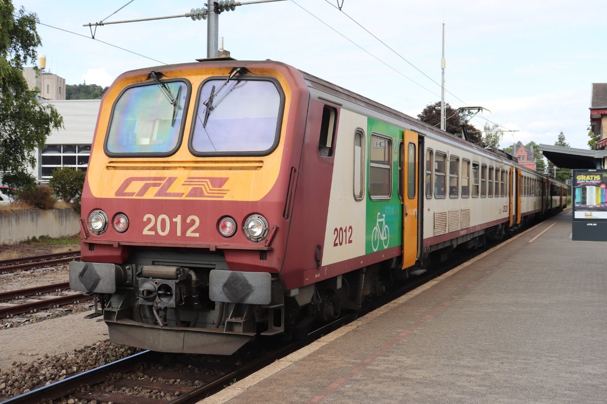 CFL 2012 am 31.07.19 im Bahnhof Diekirch stehend.