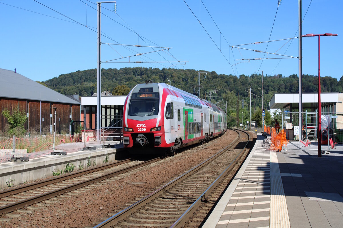 CFL 2309 fährt als IC durch Lorentzweiler in Richtung Luxembourg Ville. (06.09.2023)