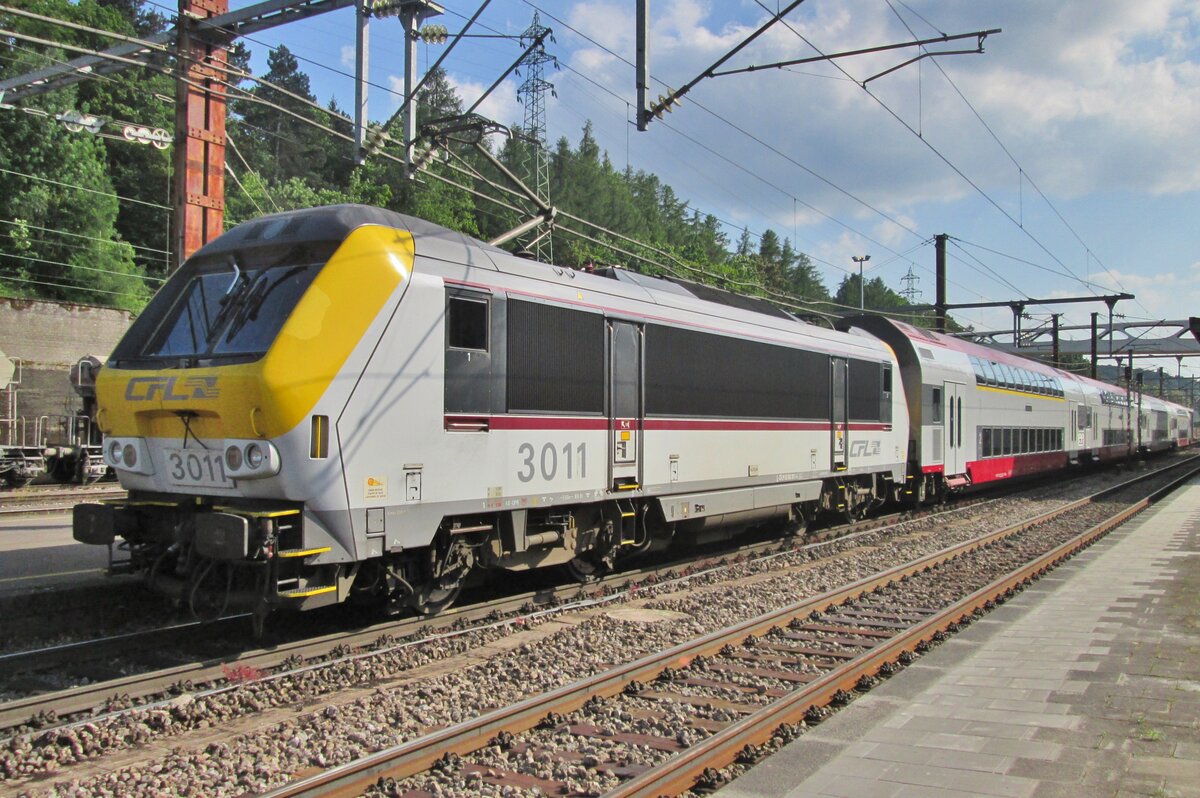 CFL 3011 verlässt am 8 Juni 2015 Esch-sur-Alzette.