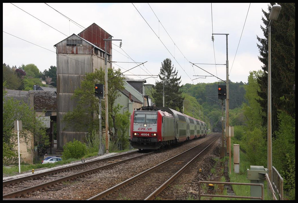 CFL 4004 trifft hier am 1.5.2018 um 13.12 Uhr mit ihrem Dosto aus Wasserbillig kommend in Manternach ein.