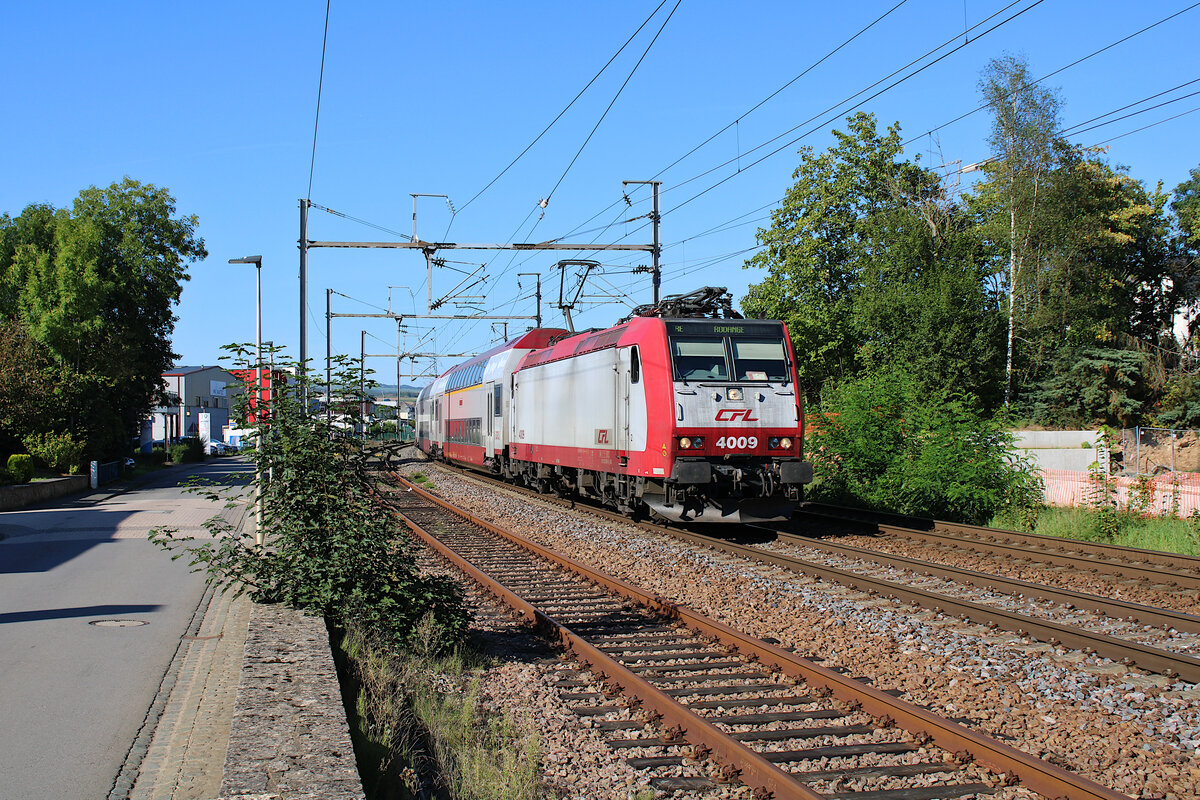 CFL 4009 fährt als RE durch Schieren auf dem Weg nach Rodange. (06.09.2023)