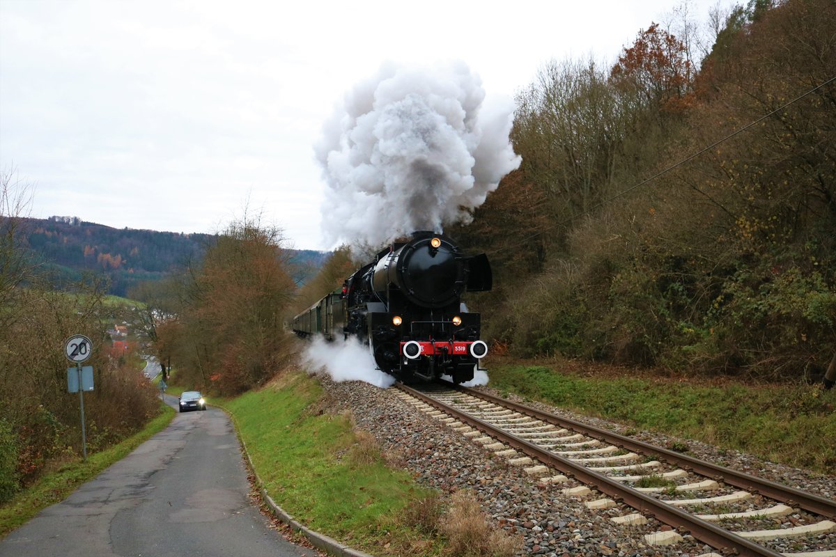 CFL 5519 mit Sonderzug aus Hanau am 01.12.19 in zwischen Amorbach und Walldürn