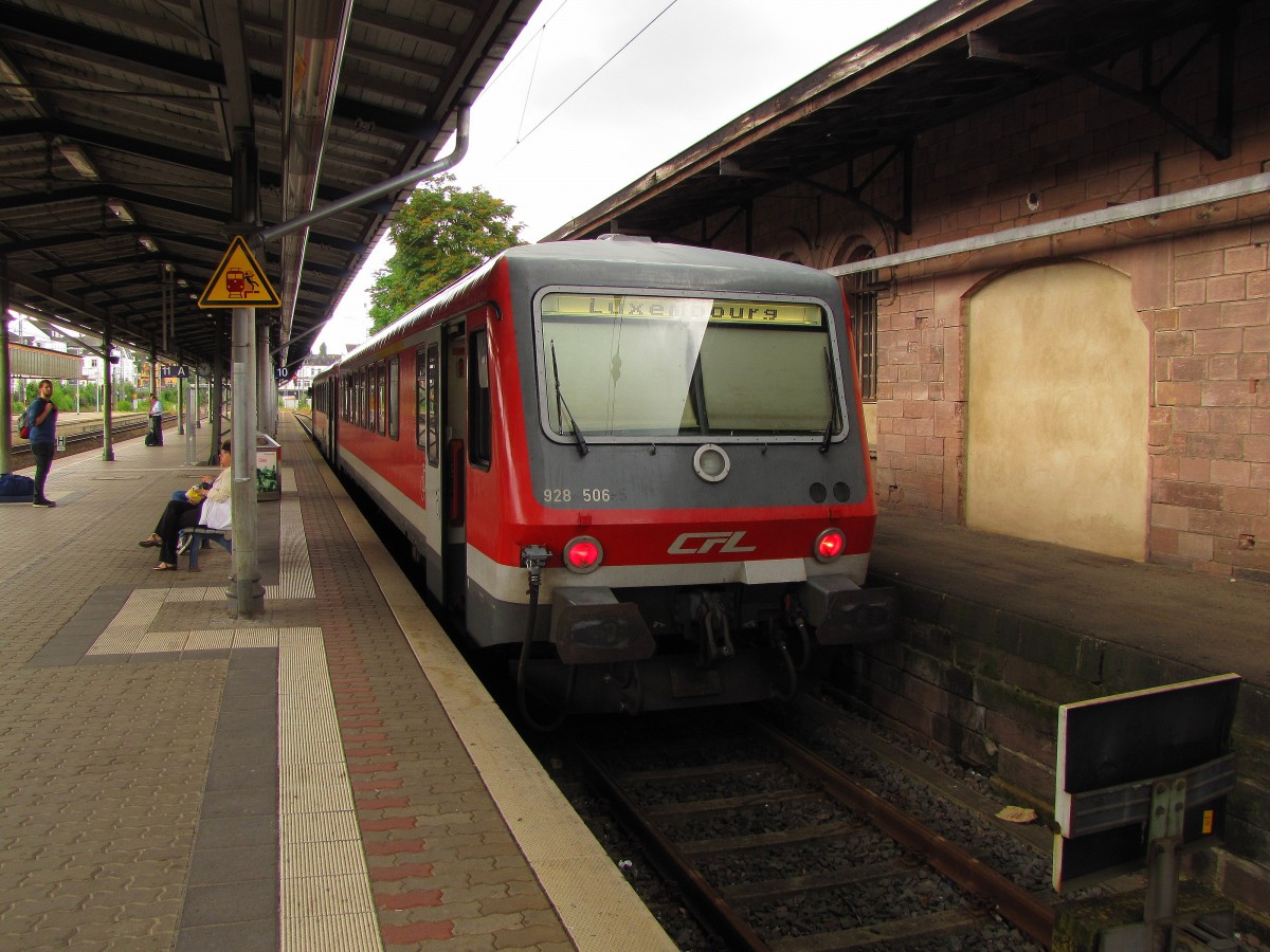 CFL 928 506 als RE 5220 nach Luxembourg, am 12.07.2014 in Trier Hbf.