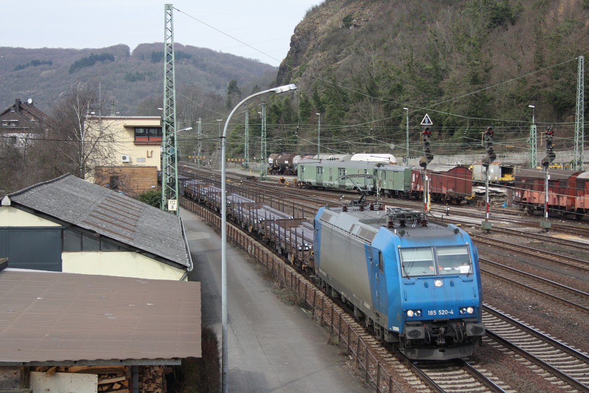 CFL Cargo 185 520 am 24.3.13 mit einem Stahlzug in Linz am Rhein.