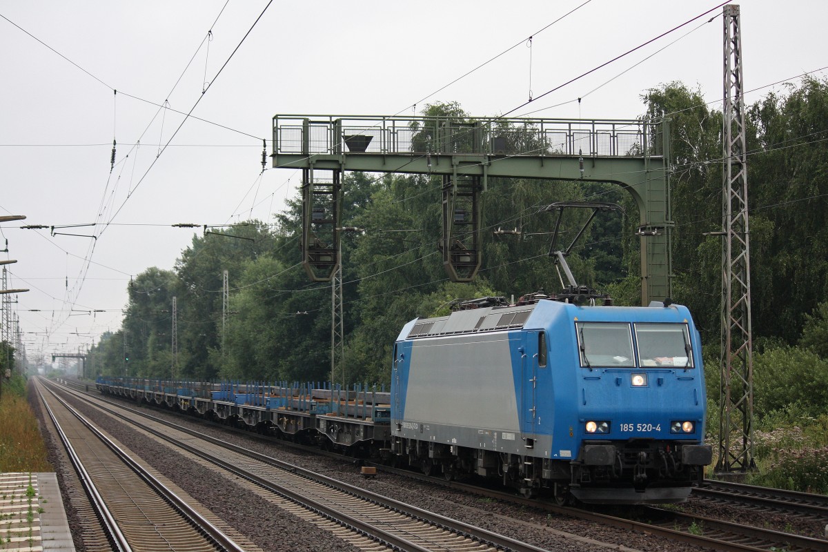 CFL Cargo 185 520 am 8.8.13 mit einem Stahlzug in Dedensen-G�mmer.