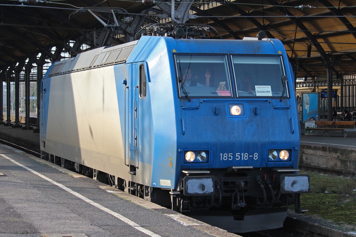 CFL Cargo Mietlok 185 518 verlässt am 18.1.14 Krefeld Hbf.
Die Lok stand zuvor dort abgestellt.