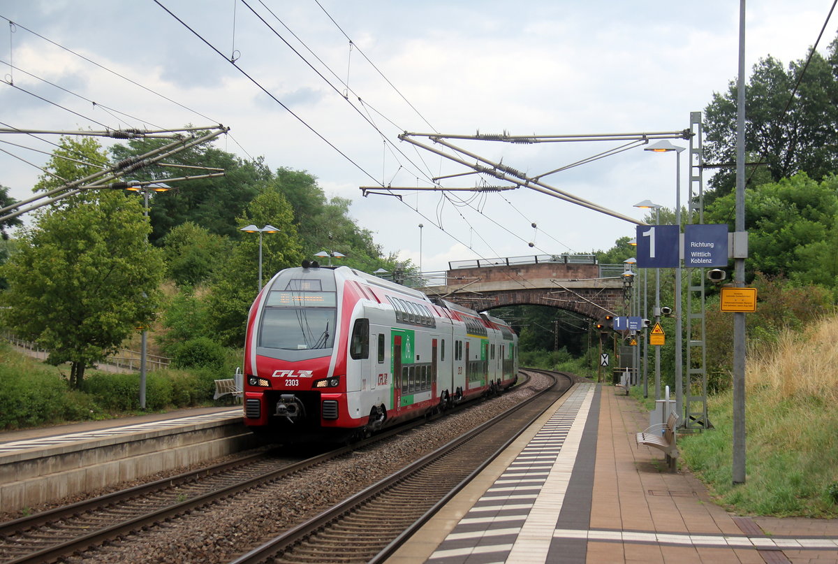 CFL Kiss 2303 von Düsseldorf-Hbf(D) nach Luxemburg-Hbf(L) und kommt aus Richtung Koblenz und fährt durch Salmtal in Richtung Trier. 
Aufgenommen vom Bahnsteig 1 in Salmtal. 
Bei Sonne und Regenwolken am Nachmittag vom 7.8.2019.