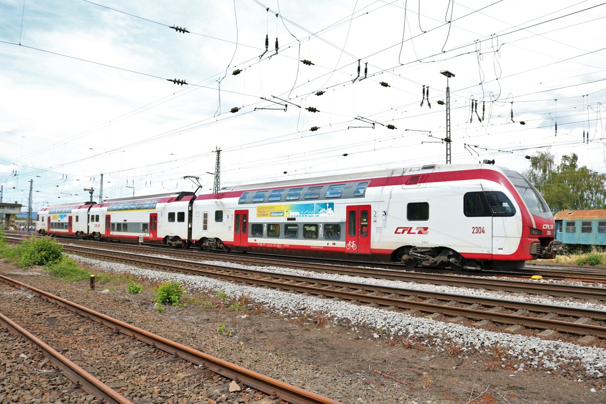 CFL Stadler Kiss 2304 am 16.06.18 in Koblenz Lützel beim Sommerfest von einen Gehweg aus fotografiert